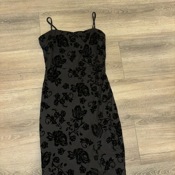 Brand new Velvet Midi Dress from Windsor Store - Picture 4 of 13